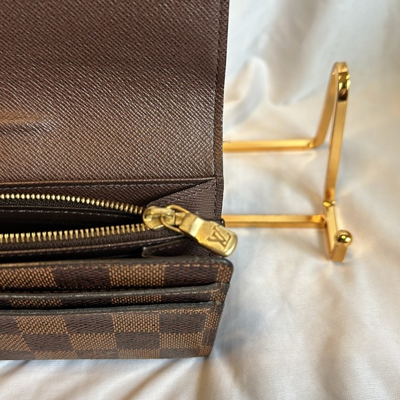 EUC: Louis Vuitton Sara Damier Ebene Long wallet. Very clean. Can use chain: - Picture 8 of 16